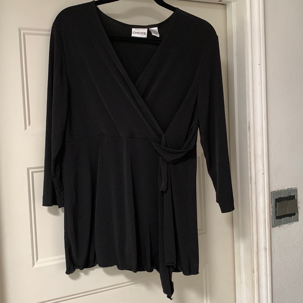 Chico’s no-wrinkle three-quarter sleeve “wraparound” tunic with tie accent size2